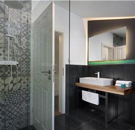 5 bedroom villa with pool near Pula, sleeps 10-12